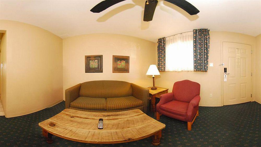 Days Inn & Suites By Wyndham Llano Exteriér fotografie